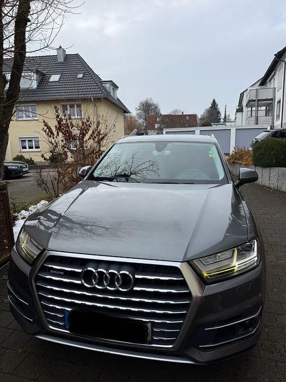 Grau Gebraucht 2016 Audi Q7 SUV | 22.500 € (Superpreis) - Bild 1/4
