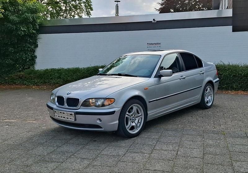 Silber Gebraucht 2004 BMW 320 Shadowline Limousine | 4.799 € (Guter Preis) - Bild 1/4