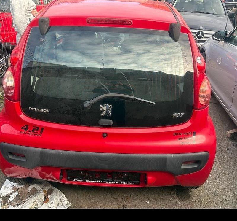 Rot Gebraucht 2009 Peugeot 107 Filou Kleinwagen | 900 € (Guter Preis) - Bild 1/4