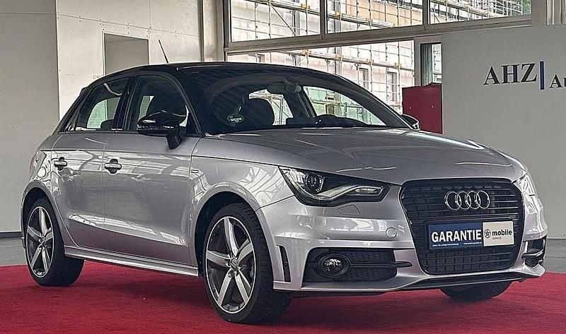 Florettsilber metallic Gebraucht 2015 Audi A1 Sportback S-Line Kleinwagen | 10.900 € (Guter Preis) - Bild 1/4