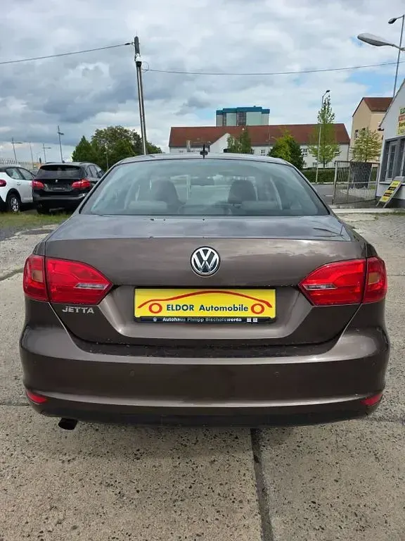 Occasion VW Jetta Comfortline 105 ch (77 kW) 2011 Marron Berline