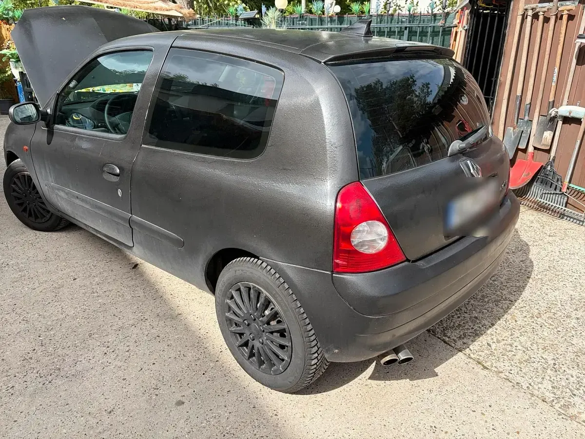 Gebraucht Renault Clio 75 PS (55 kW) 2002 Schwarz Kleinwagen