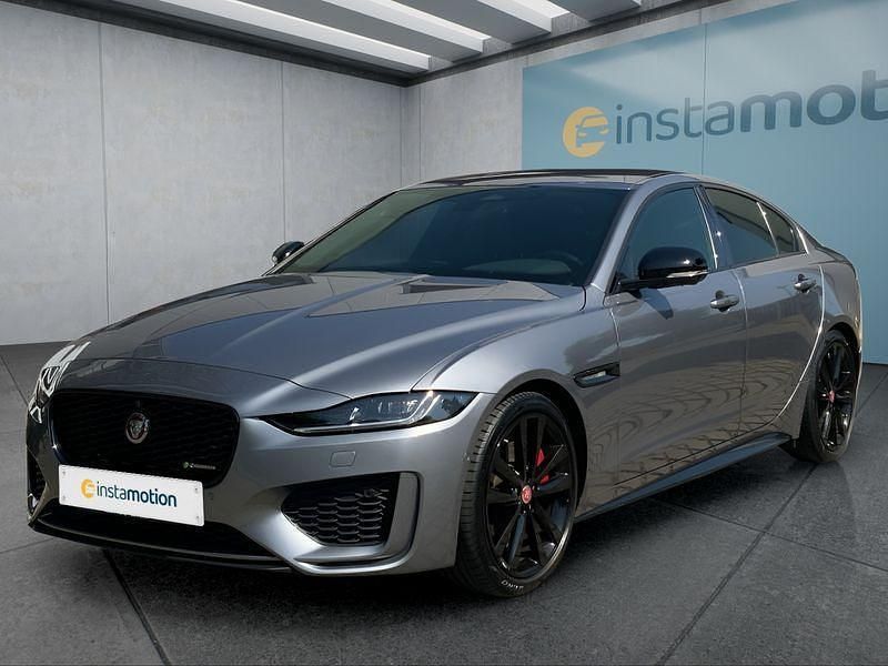 Grau Gebraucht 2021 Jaguar XE R-Dynamic Limousine | 30.499 € - Bild 1/4