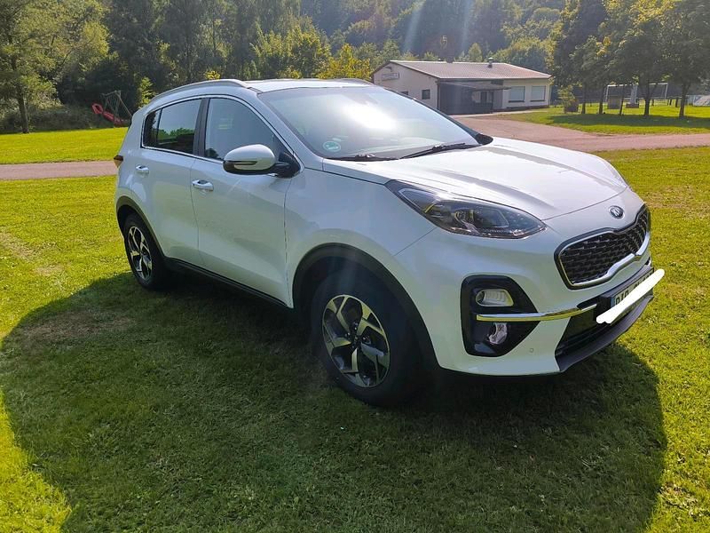 Weiß Gebraucht 2020 Kia Sportage SUV | 18.500 € (Fairer Preis) - Bild 1/4