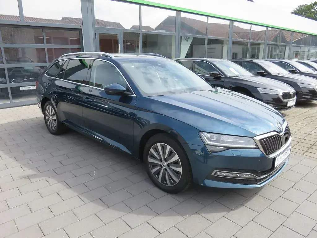 Gebraucht Skoda Superb Style 200 PS (147 kW) 2024 Blau Kombi