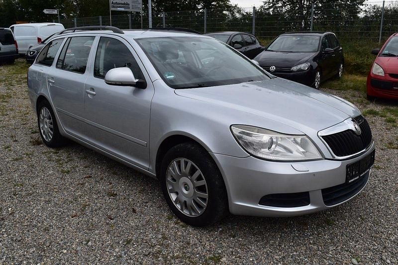 Gebraucht Skoda Octavia Ambiente 160 PS (117 kW) 2009 Silber Kombi