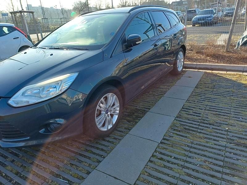 Gebraucht Ford Focus 105 PS (77 kW) 2011 Blau Kombi