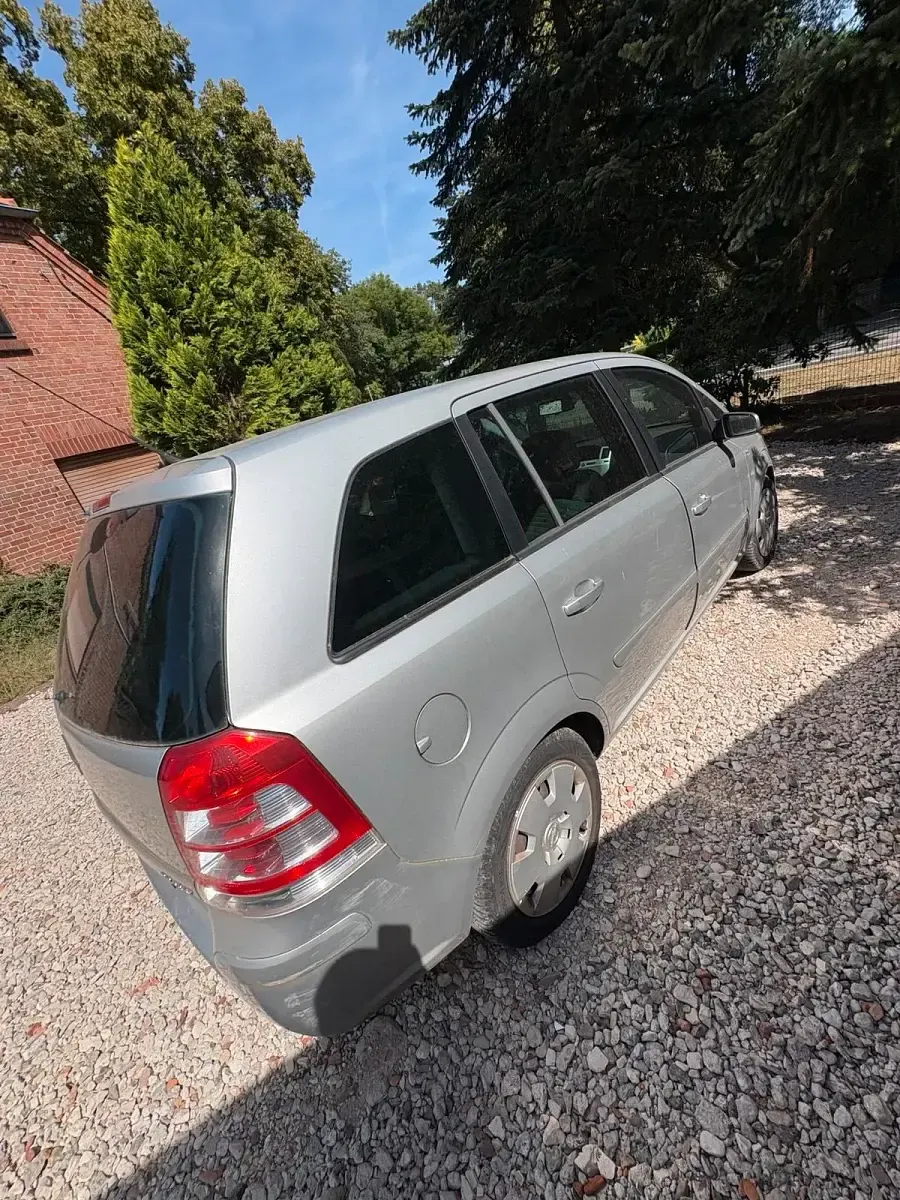 Gebraucht Opel Zafira 150 PS (110 kW) 2008 Silber Van / Kleinbus