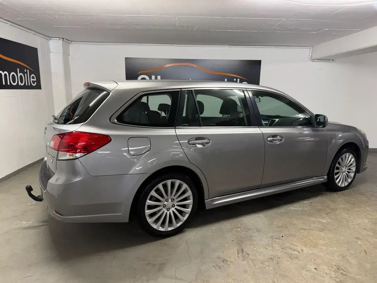 Gebraucht Subaru Legacy Trend 150 PS (110 kW) 2011 Silber Kombi