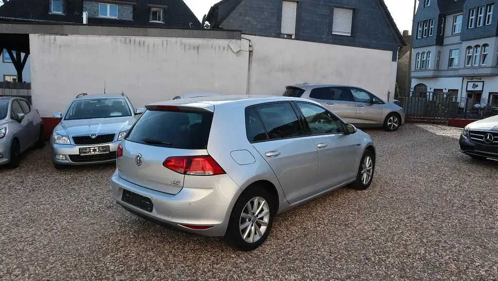 Gebraucht VW Golf VII LOUNGE 86 PS (63 kW) 2016 Silber Limousine