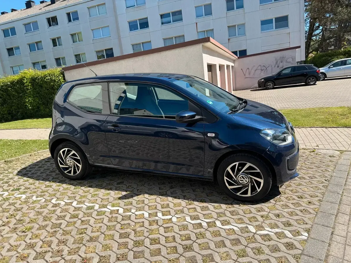 Używany VW up! 60 KM (44 kW) 2013 Niebieski Hatchback