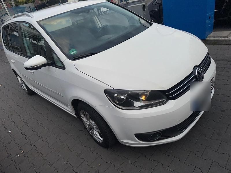 Weiß Gebraucht 2011 VW Touran Van / Kleinbus | 5.500 € (Guter Preis) - Bild 1/4