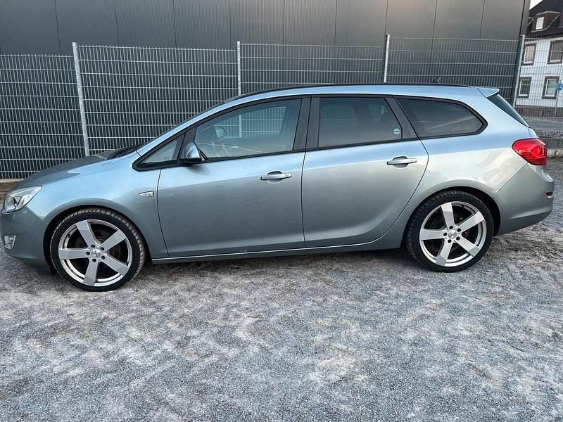 Gebraucht Opel Astra 110 PS (80 kW) 2011 Silber Kombi