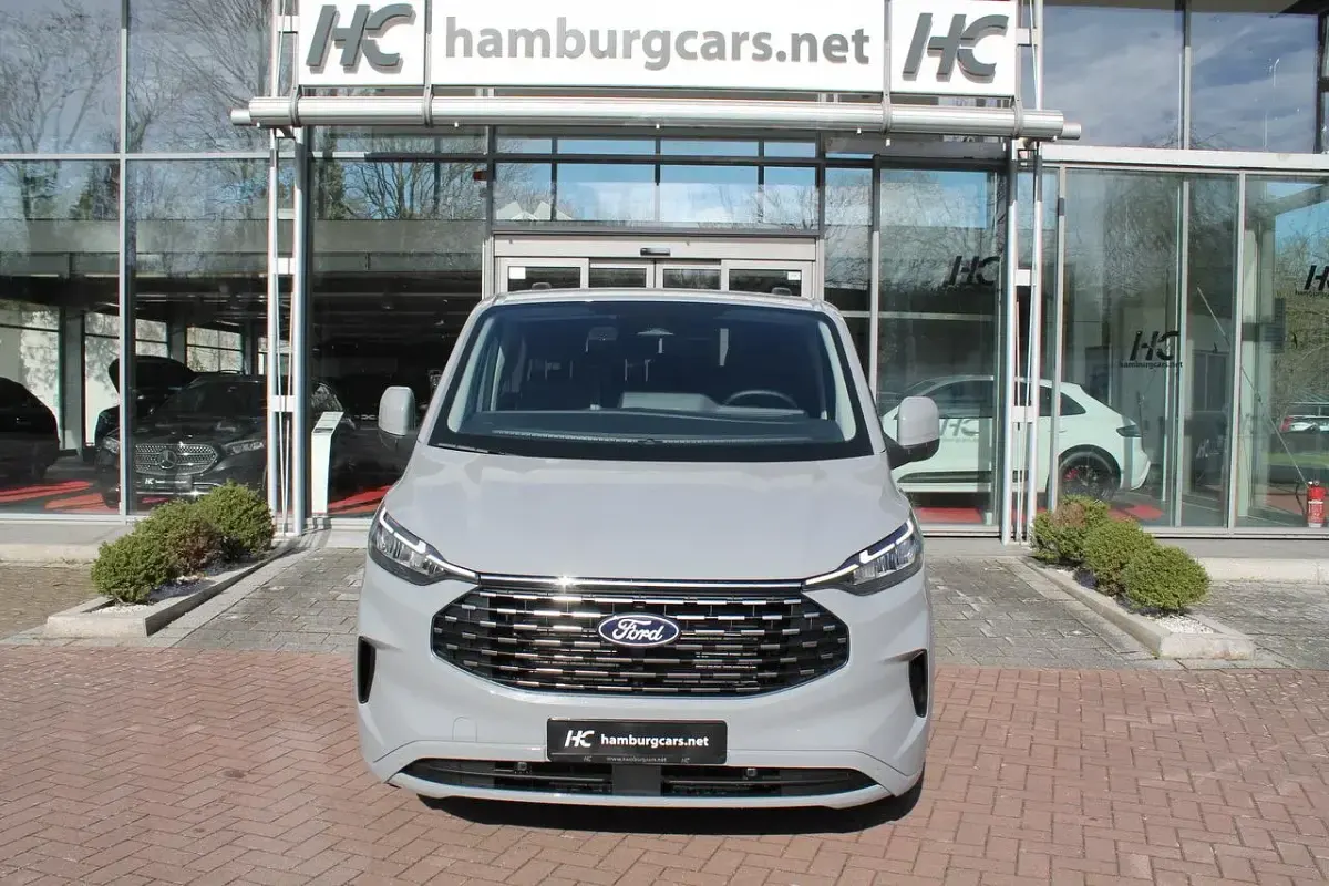 Neu Ford Tourneo Titanium 170 PS (125 kW) 2026 Moondust silver metallic Van / Kleinbus