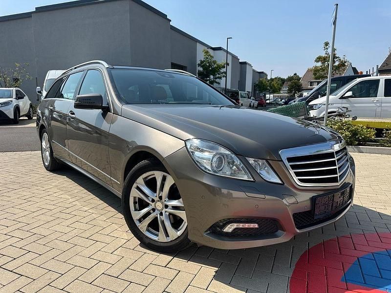 Braun Gebraucht 2010 Mercedes E220 Avantgarde Limousine | 8.490 € (Guter Preis) - Bild 1/4