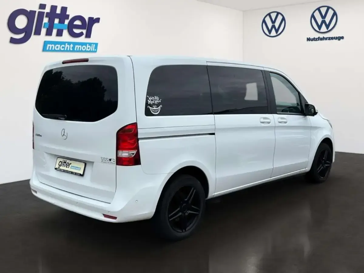 Gebraucht Mercedes V220 163 PS (119 kW) 2021 Weiß Van / Kleinbus