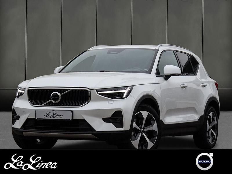Weiss Gebraucht 2024 Volvo XC40 Core SUV | 34.890 € (Guter Preis) - Bild 1/2