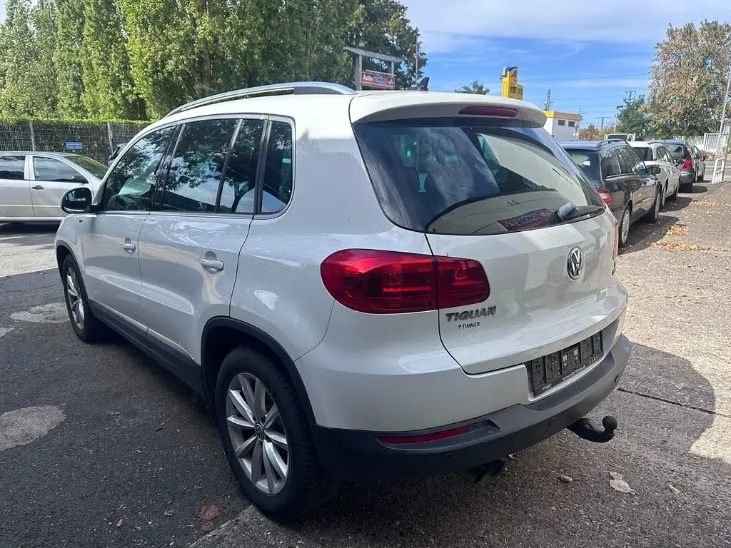 Gebraucht VW Tiguan LOUNGE 125 PS (91 kW) 2015 Weiß SUV