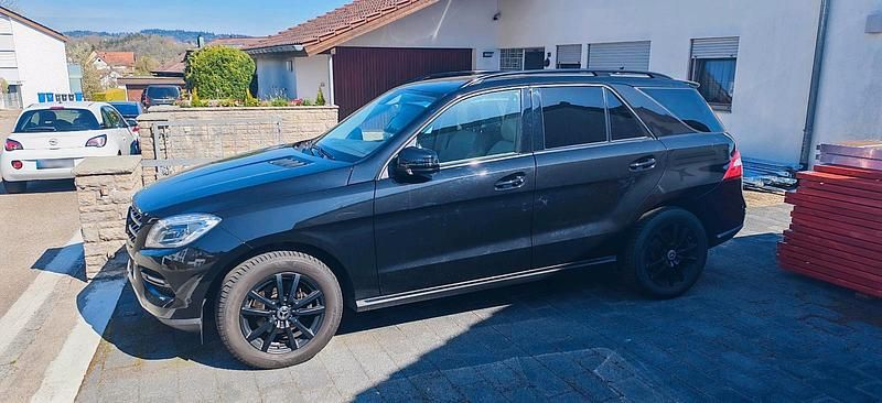 Gebraucht Mercedes ML350 258 PS (189 kW) 2013 Schwarz SUV