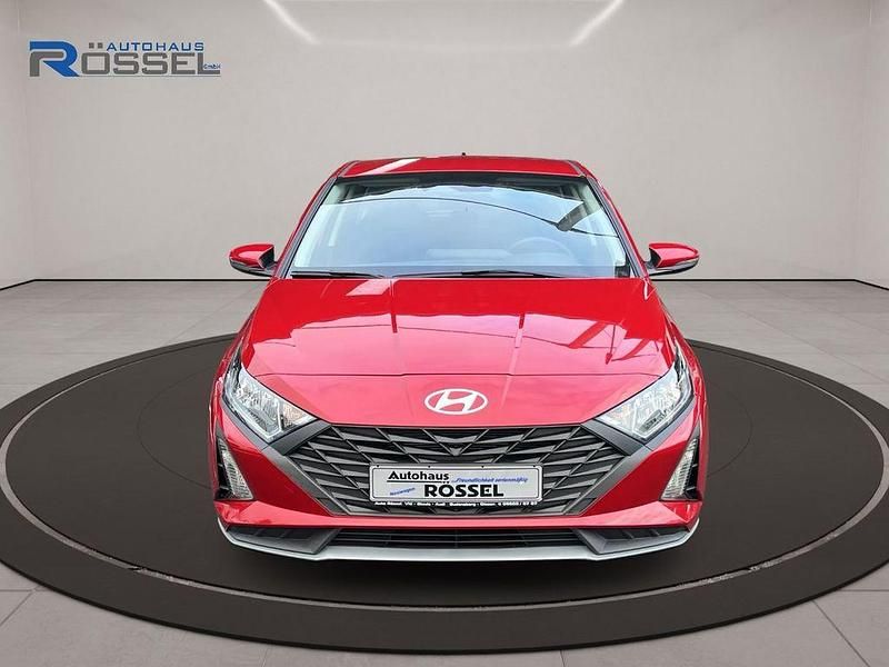 Neu Hyundai i20 Comfort 79 PS (58 kW) 2025 Gelb Limousine