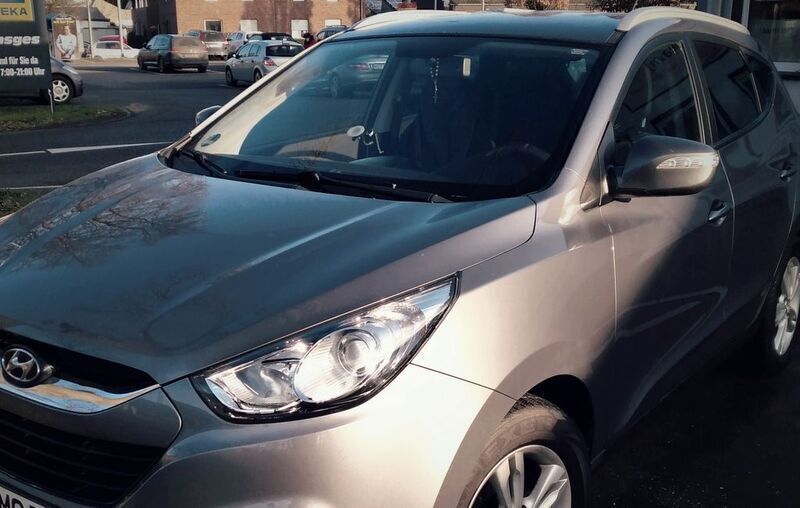Grau Gebraucht 2013 Hyundai ix35 Style SUV | 12.100 € (Teuer) - Bild 1/2