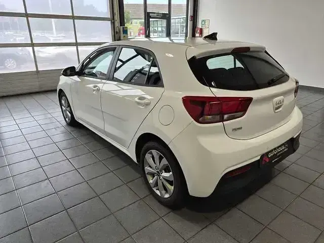 Gebraucht Kia Rio Vision 101 PS (74 kW) 2023 Weiß Limousine