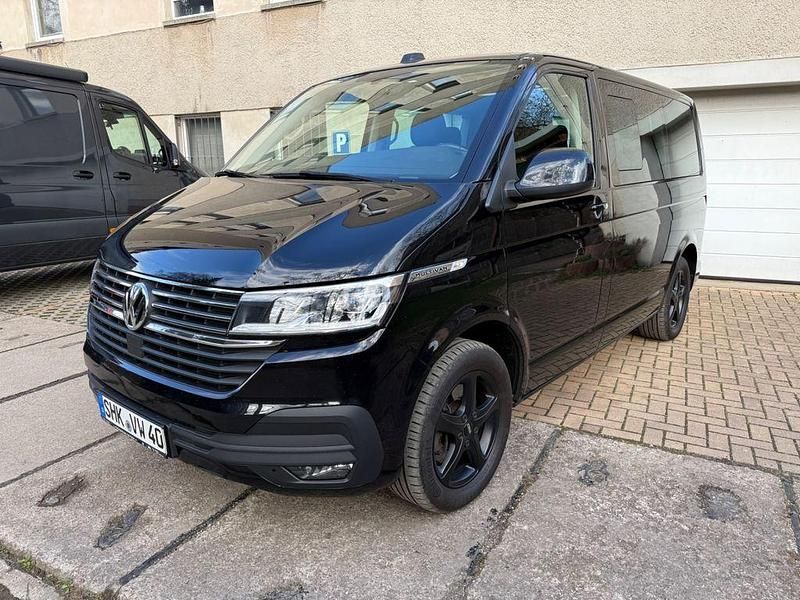 Second-hand VW Multivan 199 CP (146 kW) 2021 Negru Monovolum