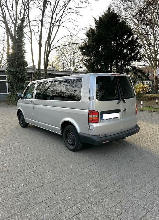 Gebraucht VW Caravelle 131 PS (96 kW) 2009 Silber Van / Kleinbus