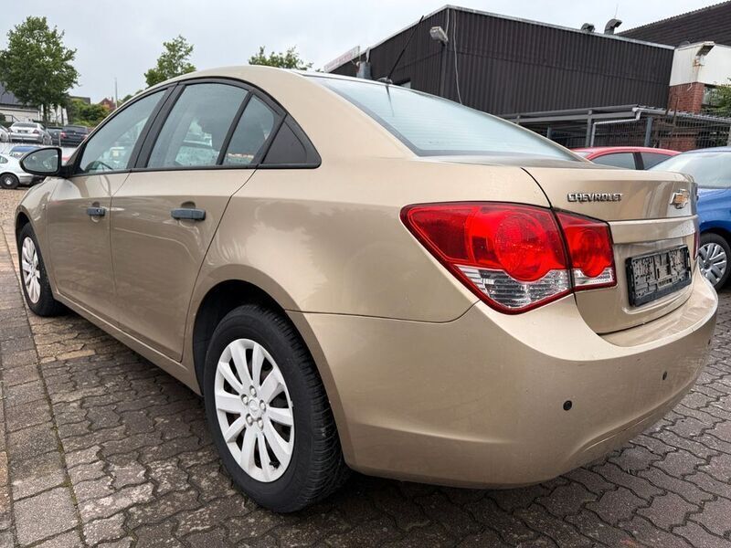 Gebraucht Chevrolet Cruze LS 113 PS (83 kW) 2010 Beige Limousine
