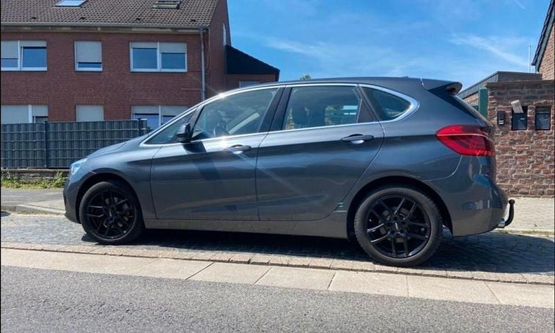 Gebraucht BMW 220 Active Tourer Advantage 192 PS (141 kW) 2017 Grau Van / Kleinbus