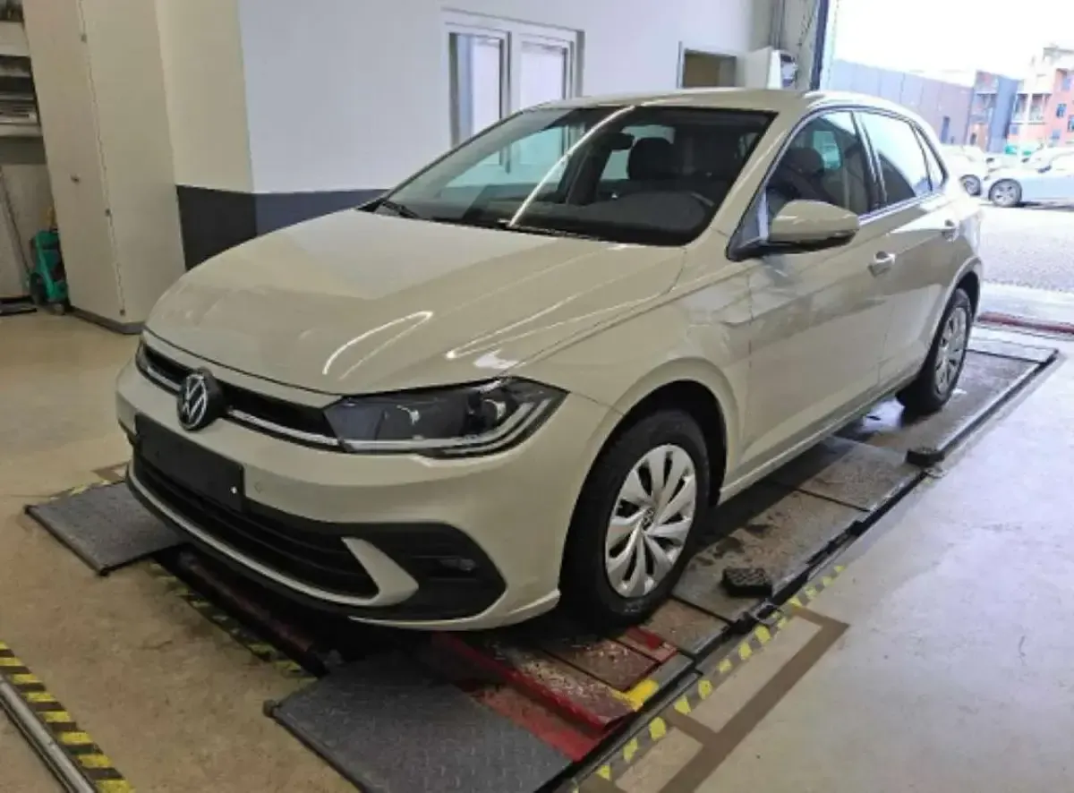 Gebraucht VW Polo Life 80 PS (58 kW) 2023 Ascotgrau Kleinwagen