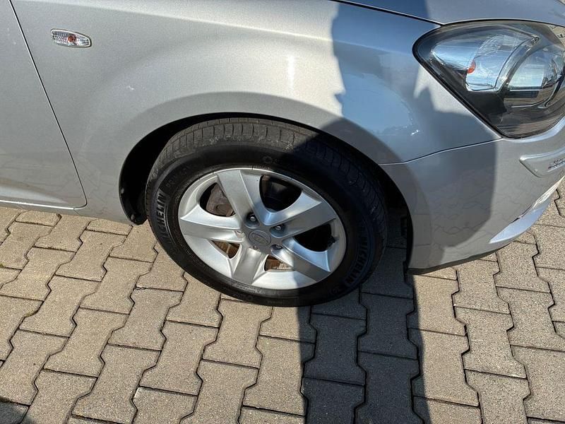 Usata Kia Ceed 90 CV (66 kW) 2012 Argento Utilitaria