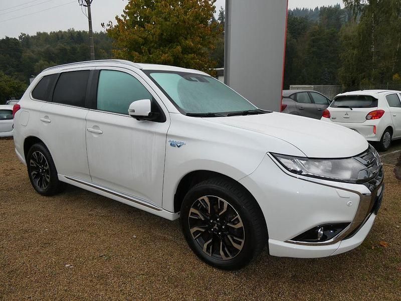 Gebraucht Mitsubishi Outlander P-HEV Top 121 PS (88 kW) 2018 Weiß SUV