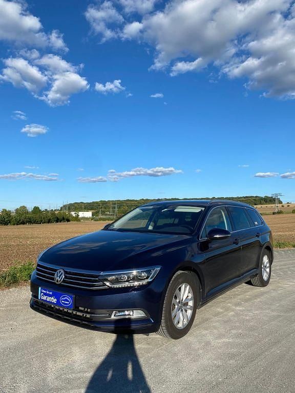 Blau Gebraucht 2016 VW Passat Kombi | 13.390 € (Guter Preis) - Bild 1/4