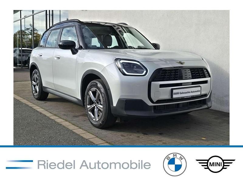 Nanuq white metallic Gebraucht 2024 Mini Countryman Favoured SUV | 33.580 € (Superpreis) - Bild 1/3