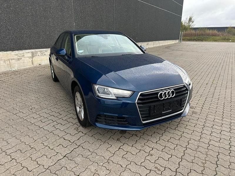 Gebraucht Audi A4 Basis 190 PS (139 kW) 2016 Blau Limousine