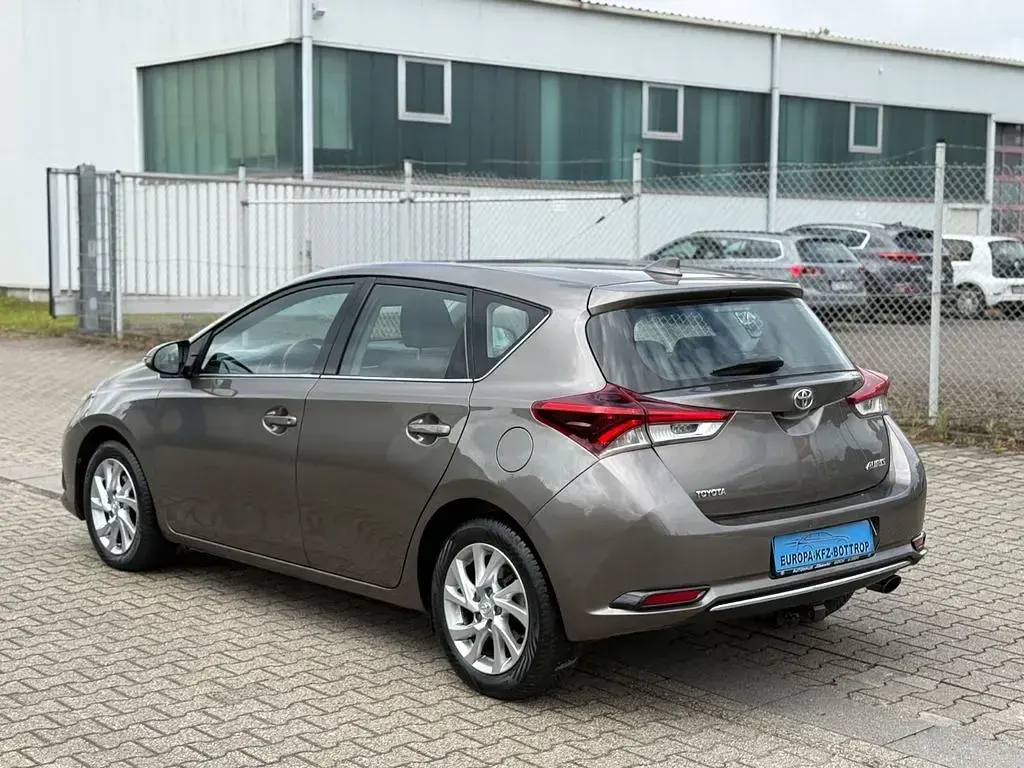 Gebraucht Toyota Auris Comfort 116 PS (85 kW) 2017 Grau Limousine
