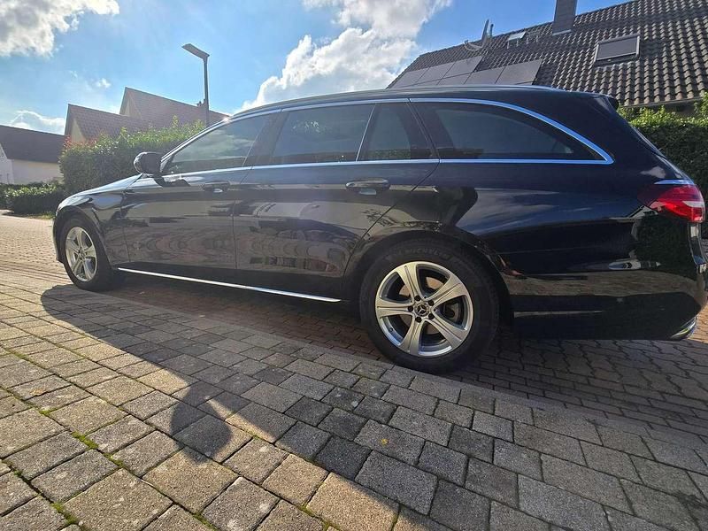 Gebraucht Mercedes E220 194 PS (142 kW) 2017 Schwarz Kombi