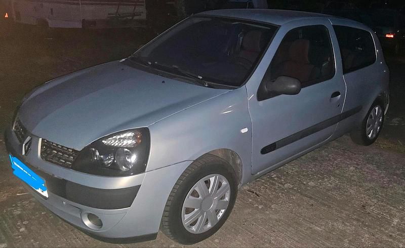 Gebraucht Renault Clio II 70 PS (51 kW) 2005 Grau Kleinwagen