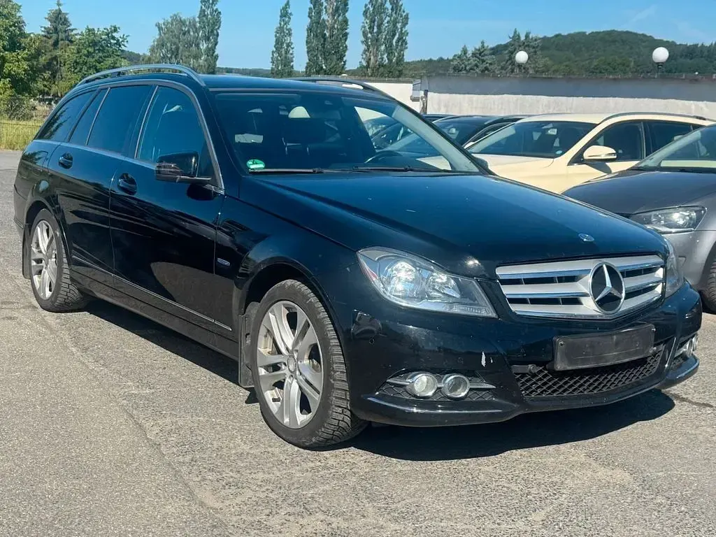 Gebraucht Mercedes C180 120 PS (88 kW) 2011 Schwarz Kombi
