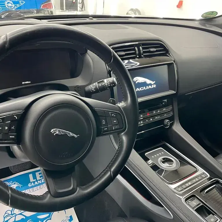 Gebraucht Jaguar F-Pace Portfolio 180 PS (132 kW) 2016 Schwarz SUV