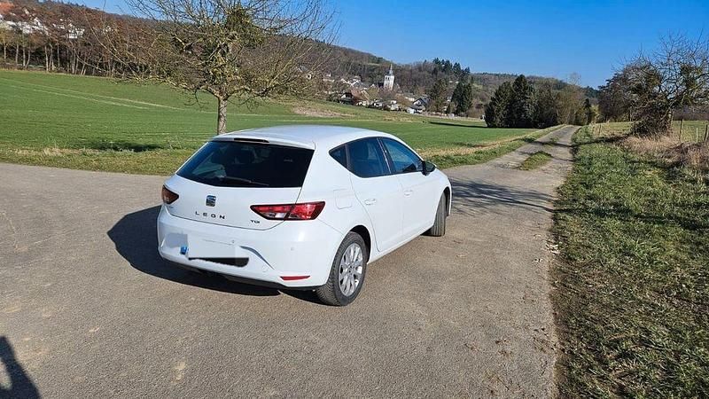 Gebraucht Seat Leon Style 150 PS (110 kW) 2015 Weiß Limousine