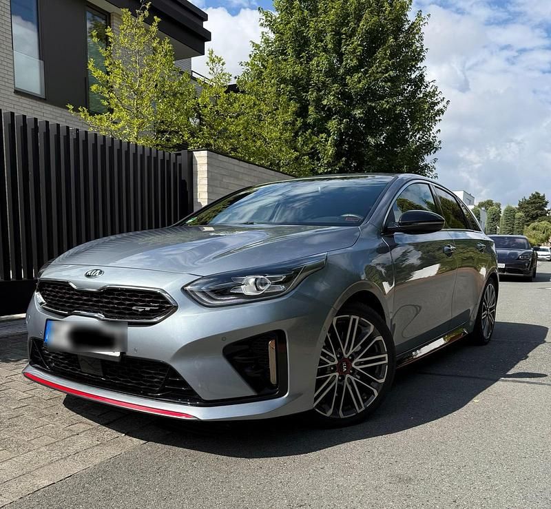 Silber Gebraucht 2020 Kia ProCeed GT Kleinwagen | 22.999 € (Fairer Preis) - Bild 1/4