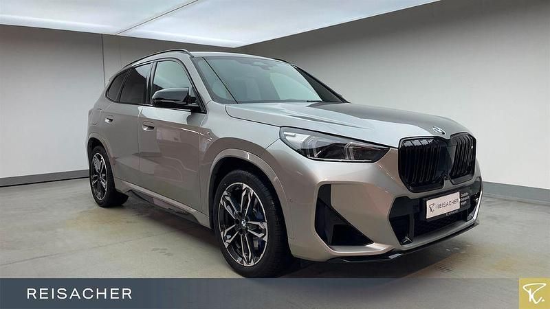 Spacesilber metallic Gebraucht 2024 BMW X1 Efficient Dynamics SUV | 53.990 € (Etwas zu teuer) - Bild 1/4