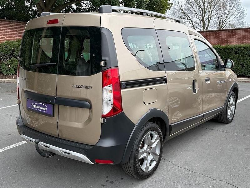 Gebraucht Dacia Dokker Stepway 131 PS (96 kW) 2020 Beige Van / Kleinbus