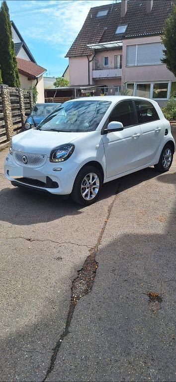 Weiß Gebraucht 2018 Smart ForFour Kleinwagen | 11.250 € (Fairer Preis) - Bild 1/4