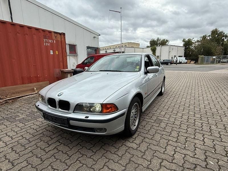 Silber Gebraucht 2000 BMW 523 Limousine | 2.900 € (Superpreis) - Bild 1/4