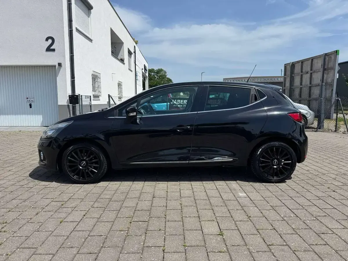 Gebraucht Renault Clio Initiale Paris 120 PS (88 kW) 2016 Sternenschwarz Kleinwagen