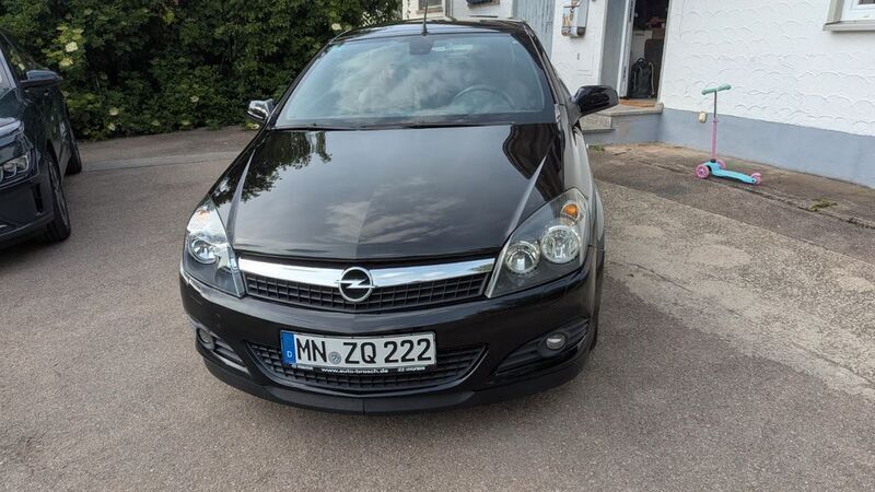 Schwarz Gebraucht 2006 Opel Astra Cabriolet Cosmo Cabrio | 2.899 € (Guter Preis) - Bild 1/4