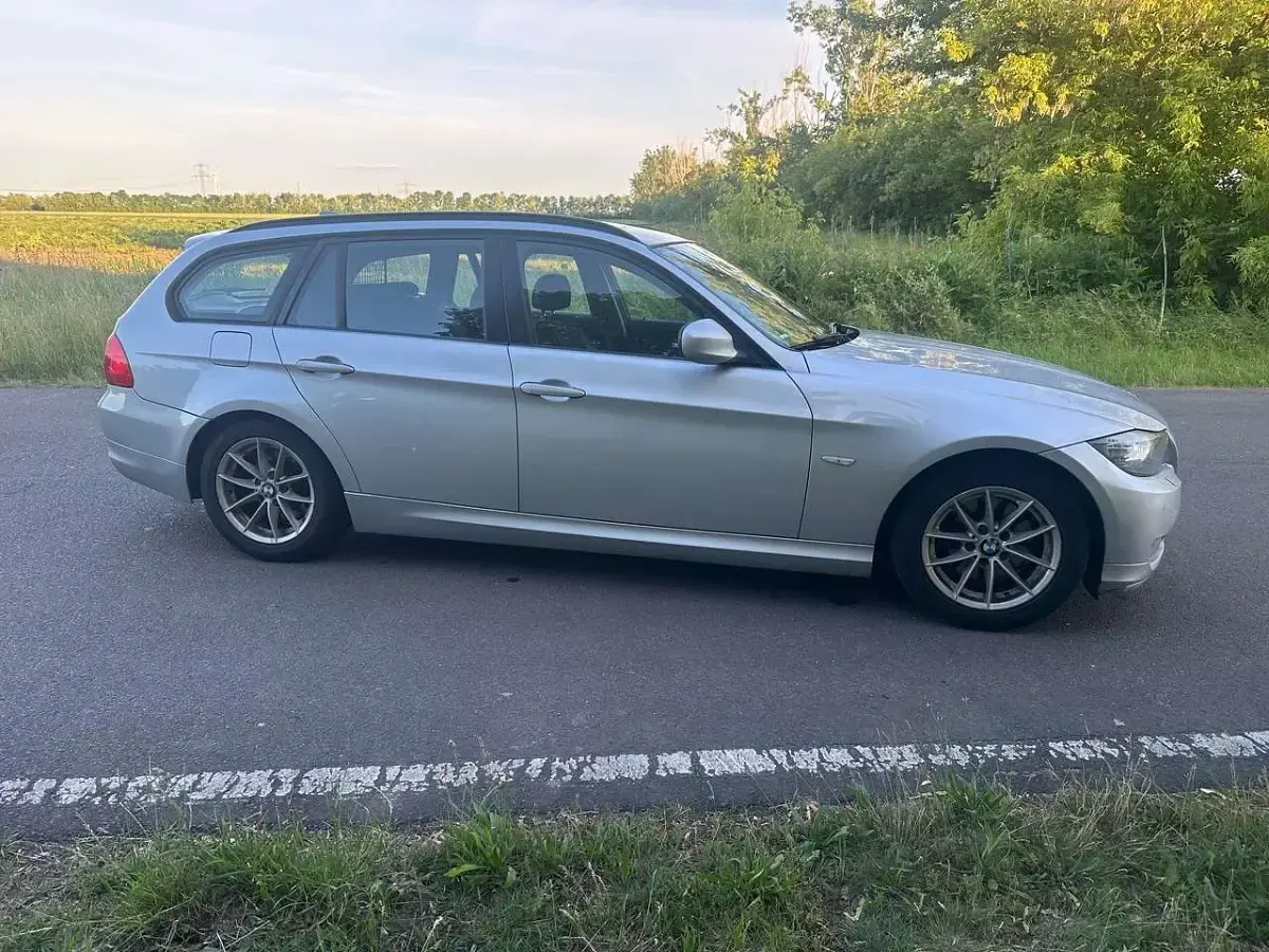 Gebraucht BMW 318 M Sport 143 PS (105 kW) 2011 Titansilber metallic Kombi